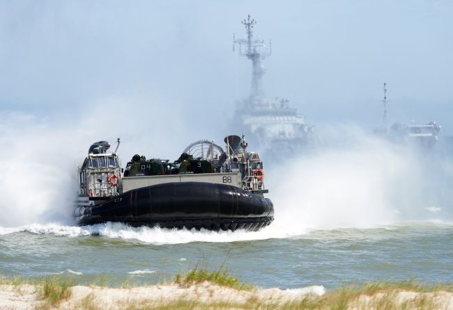 NATO ćwiczyło desant na plażę w Ustce 