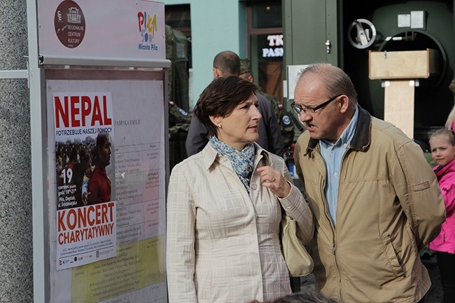 Piła dla Nepalu