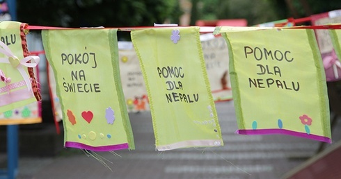 Piła dla Nepalu