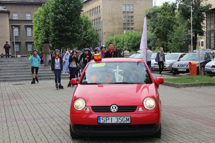 Na rolkach i hulajnogach do Piekar