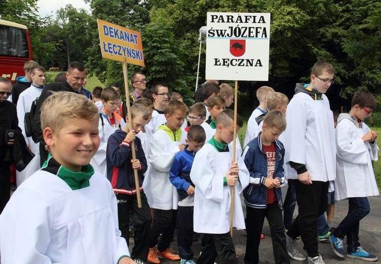 Ministranci pielgrzymują do Wąwolnicy by wspólnie się modlić i nawiązywać nowe przyjaźnie