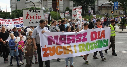 Swoje przywiązanie do wartości życia i rodziny manifestowali na ulicach swojego miasta bielszczanie
