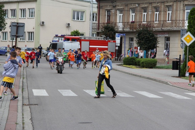 Papieski bieg ulicami Żabna 
