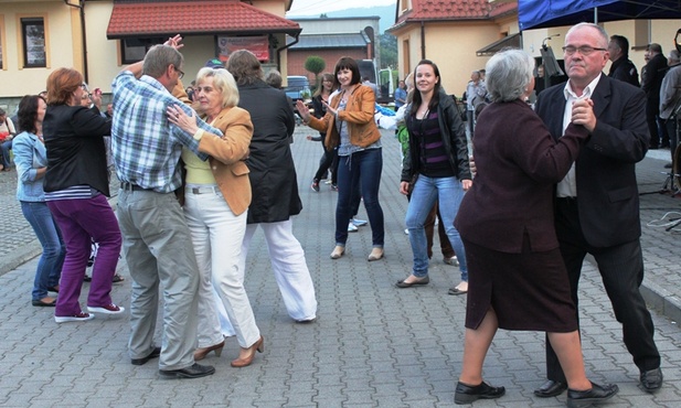 Razem tańczyły wszystkie pokolenia