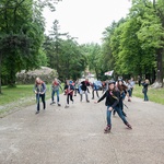 Pielgrzymka na rolkach i hulajnogach