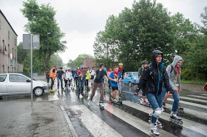 Pielgrzymka na rolkach i hulajnogach