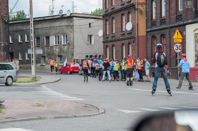 Pielgrzymka na rolkach i hulajnogach