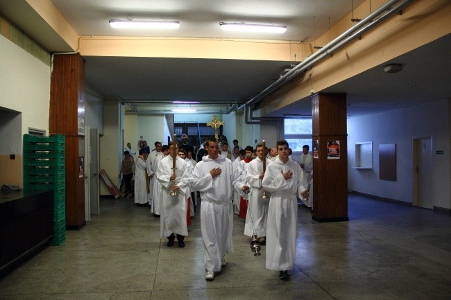 Msza św. w hali Hutnika