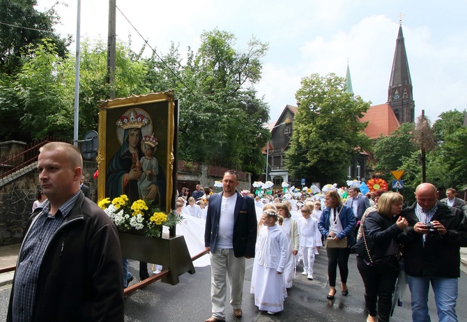 Dzieci pierwszokomunijne w katedrze, cz. 1