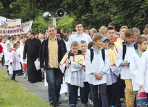 Ministranci i lektorzy pielgrzymują  już od przeszło dziesięciu lat
