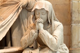 Maria Magdalena natomiast stała przed grobem płacząc...