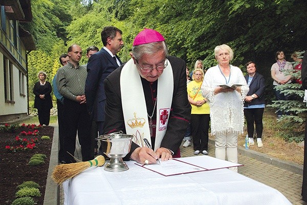 Akt erekcyjny  podpisał metropolita gdański
