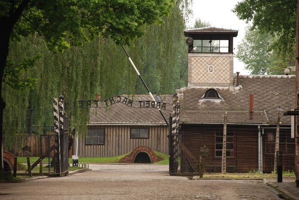 Dwaj Anglicy próbowali okraść Auschwitz 