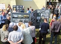 Wystawa wzbudziła niespodziewane emocje. Na nowo rozpoznawano osoby, budynki i wydarzenia