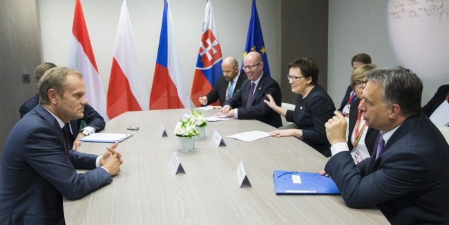 Unijny szczyt: spory o imigrację i kryzys grecki