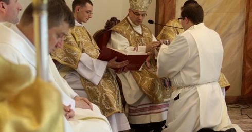 Przyjmij naczynie z Chlebem...