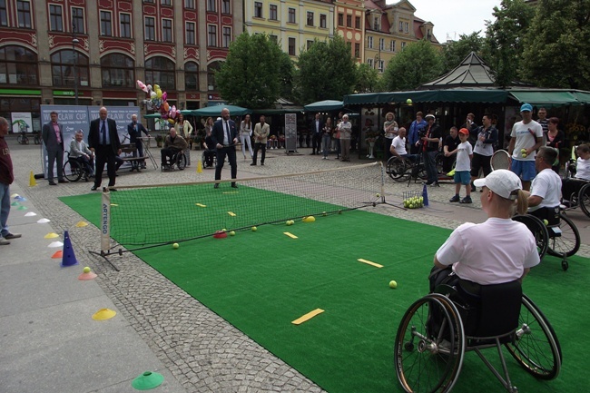 Łamanie barier za pomocą rakiety