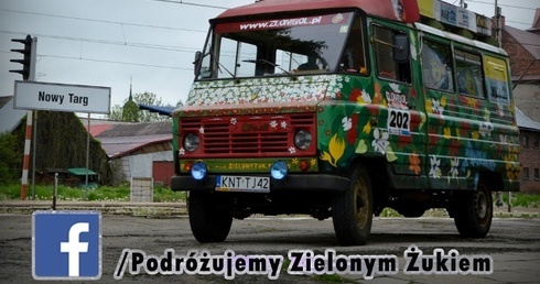 Zielony żuk i służebniczki