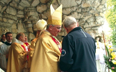  Abp Celestino Migliore długoletnim pielgrzymom wręczył dyplomy uznania