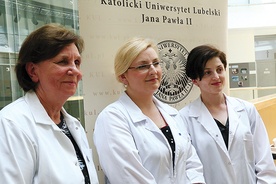 Naukowcy z KUL: prof. dr hab. Zofia Stępniewska, dr Anna Pytlak  i dr Agnieszka Kuźniar opracowały  nowy sposób wytwarzania bioplastiku