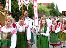 Nawiedzenie obrazu Matki Bożej Częstochowskiej  w Pniewie: pełne kurpiowskiej tradycji i żywej wiary  