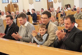  Mężczyźni św. Józefa razem z ojcami Domowego Kościoła przygotowali Dzień Taty w kęckiej parafii NSPJ