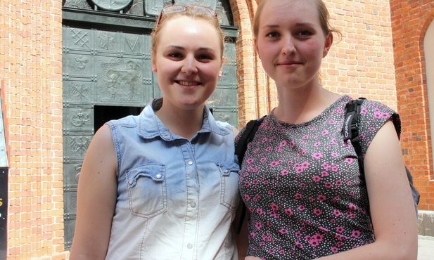 Kinga i Weronika Mrugała z Gorzkowa pod Krakowem, pielgrzymują do Miejsca Piastowego już kolejny rok