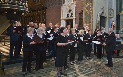  Chórzyści mieli okazję zaśpiewać koncert w lwowskiej katedrze