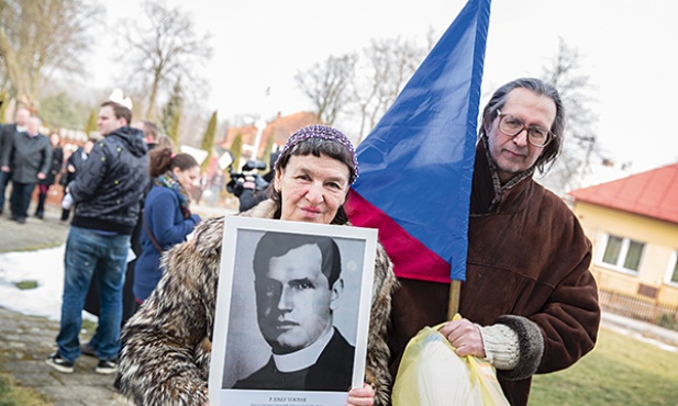 25 lutego, w 65. rocznicę śmierci ks. Toufara, kilaset osób przybyło do Číhošti, aby upamiętnić kapłana męczennika 