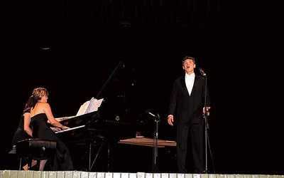  Andrzej Stec i Barbara Bochenek podczas jubileuszowego koncertu