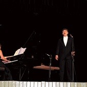  Andrzej Stec i Barbara Bochenek podczas jubileuszowego koncertu
