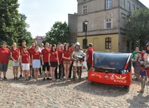 Pierwszym miastem, poza Łodzią, w którym promowano pojazd, była Łęczyca