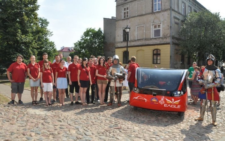 Pierwszym miastem, poza Łodzią, w którym promowano pojazd, była Łęczyca