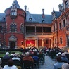  Koncerty odbywają się na dziedzińcu pałacu w Pławniowicach