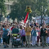   Co roku kilka tysięcy osób pielgrzymuje z Warszawy  na Jasną Górę