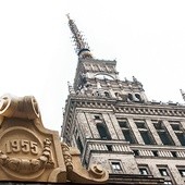 Dar Stalina wbrew woli mieszkańców na dziesięciolecia  stał się symbolem Warszawy
