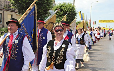 Ulicami Redy przemaszerowało kilka tysięcy Kaszubów z całego świata