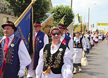 Ulicami Redy przemaszerowało kilka tysięcy Kaszubów z całego świata