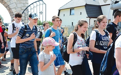  Dzieci i młodzież pielgrzymką rozpoczęły letni wypoczynek