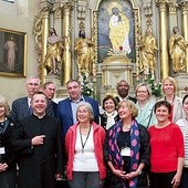  Uczestnicy EFL po niedzielnej Mszy św. w kościele w Chełmie nad Rabą