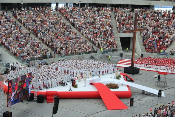 Dwa lata temu w rekolekcjach na Stadionie Narodowym wzięło udział prawie 60 tys. osób, a transmisję na żywo oglądało kolejnych pół miliona.