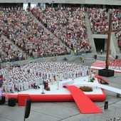 Dwa lata temu w rekolekcjach na Stadionie Narodowym wzięło udział prawie 60 tys. osób, a transmisję na żywo oglądało kolejnych pół miliona.