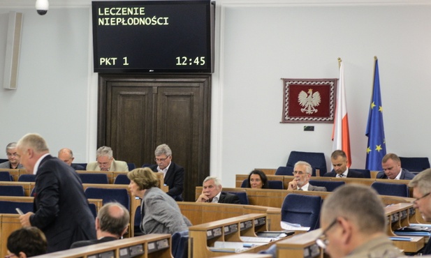 Ustawa o in vitro skierowana do komisji zdrowia