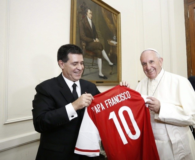 Franciszek już w Paragwaju