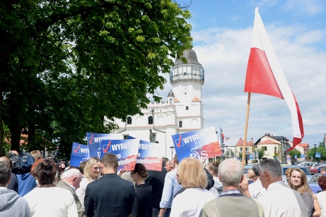 Beata Szydło na Rynku Wielkim w Szydłowcu