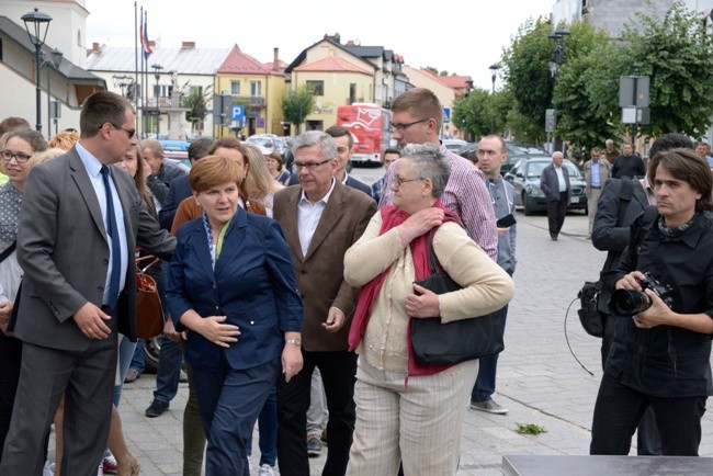 Beata Szydło na Rynku Wielkim w Szydłowcu