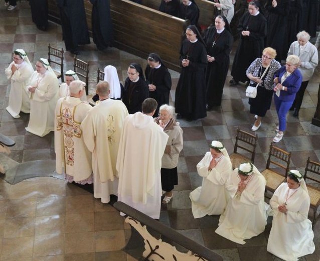 Śluby wieczyste sióstr ze Zgromadzenia Jezusa Miłosiernego