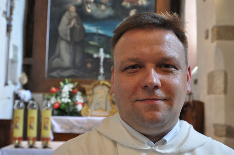 Tropie - procesja do kościoła