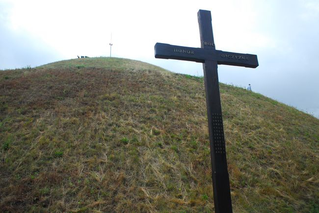 Kopiec Piłsudskiego bez flagi narodowej