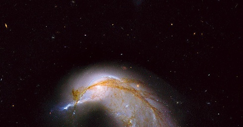Jak będzie wyglądała nowa supergalaktyka? Z symulacji wynika, że nie będzie galaktyką spiralną, jak Droga Mleczna i Andromeda. Będzie raczej galaktyką eliptyczną. Gdzie my (znaczy Ziemia) wtedy będziemy? W Drodze Mlecznej jesteśmy na peryferiach, w nowej galaktyce również może się tak stać